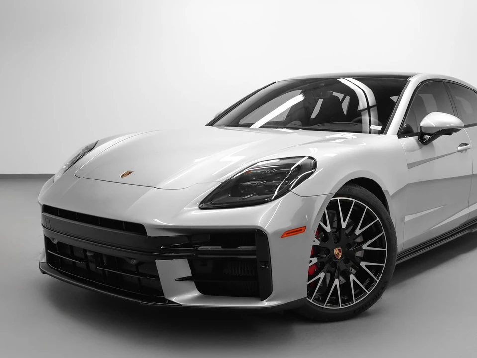 2025 Porsche Panamera - Image 7 of 31