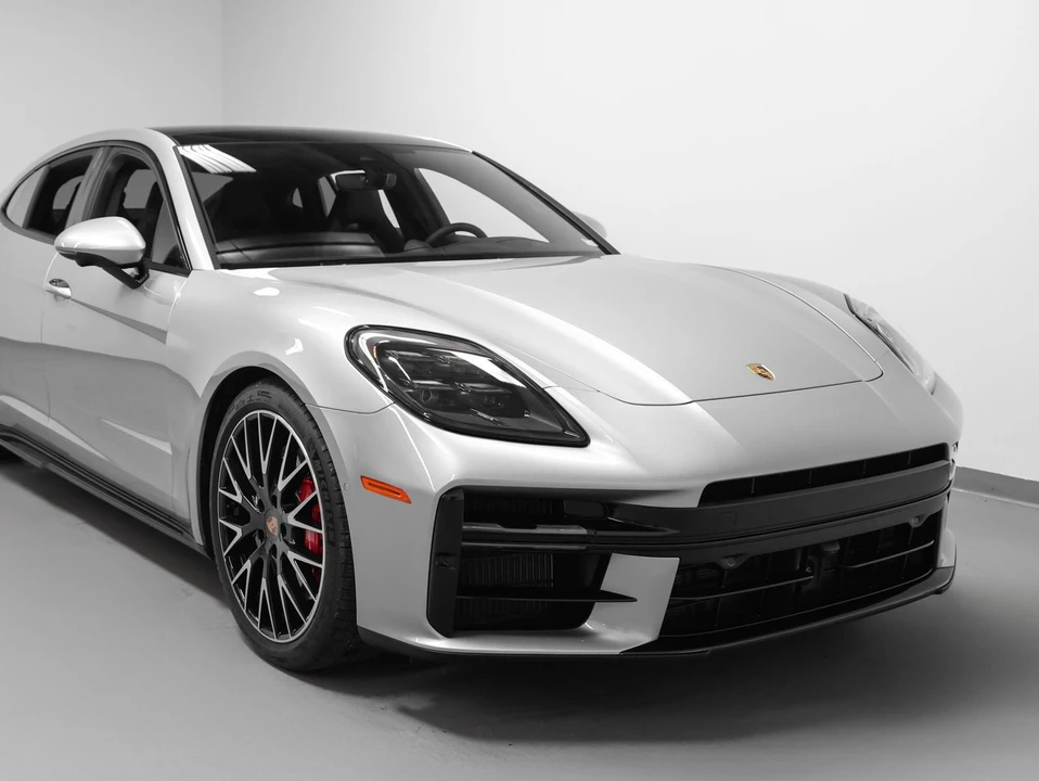 2025 Porsche Panamera - Image 9 of 31