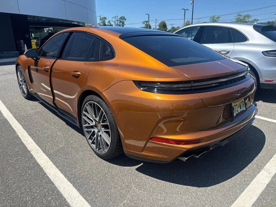 2025 Porsche 976 Panamera - Image 4 of 4