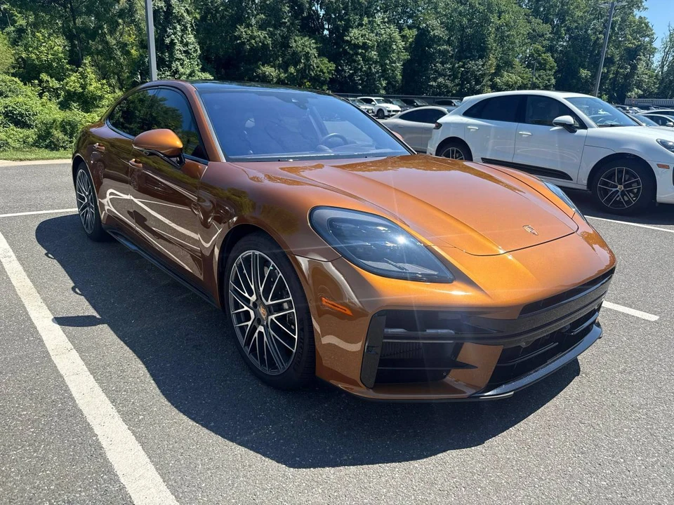 2025 Porsche 976 Panamera - Image 2 of 4