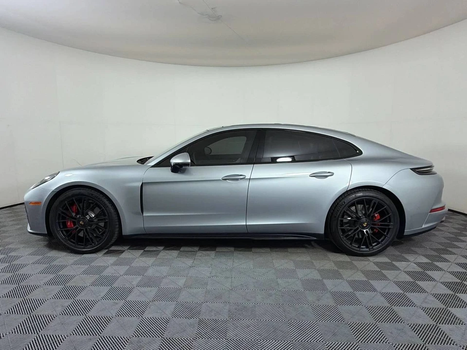 2025 Porsche 976 Panamera - Image 2 of 4