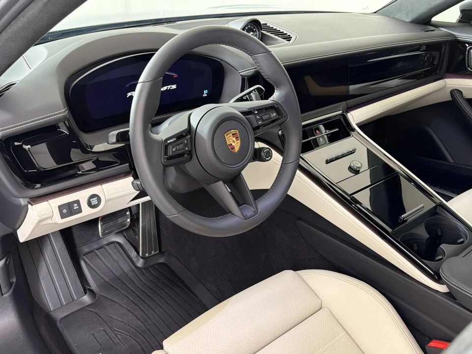 2025 Porsche 976 Panamera - Image 4 of 4