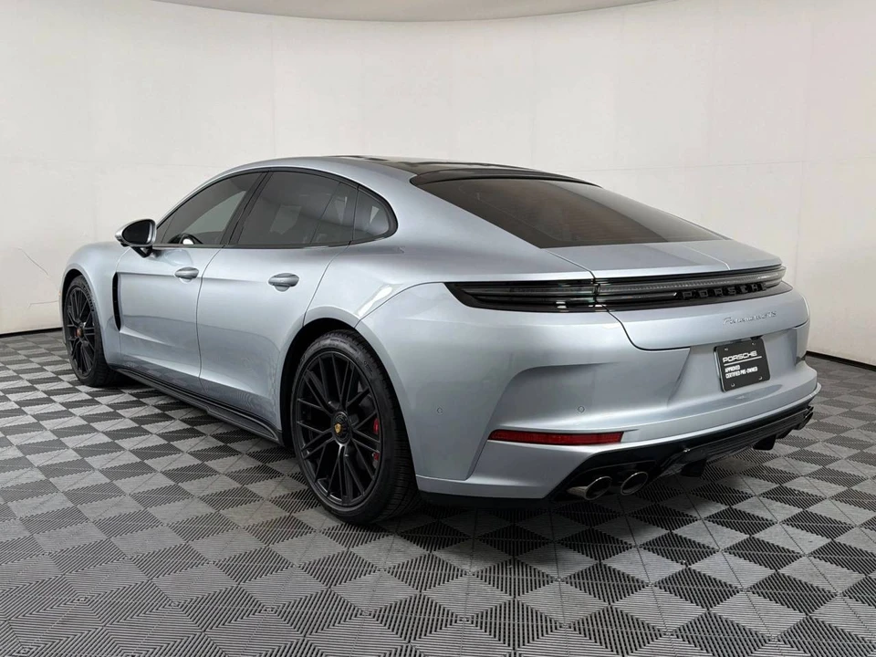 2025 Porsche 976 Panamera - Image 3 of 4
