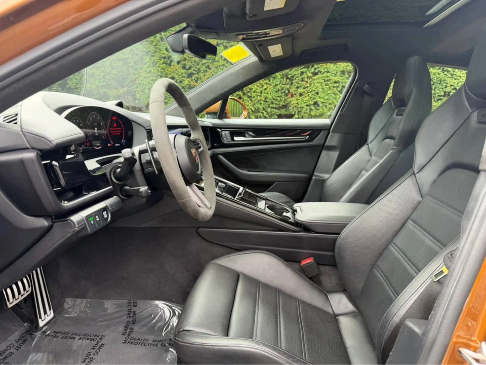 2025 Porsche 976 Panamera - Image 4 of 4