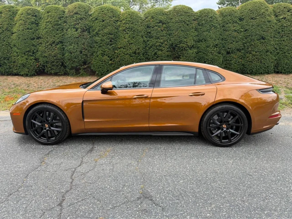 2025 Porsche 976 Panamera - Image 2 of 4