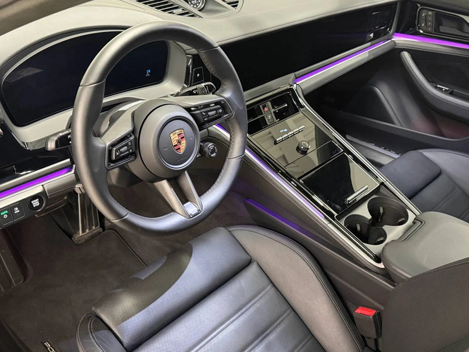 2025 Porsche 976 Panamera - Image 4 of 5