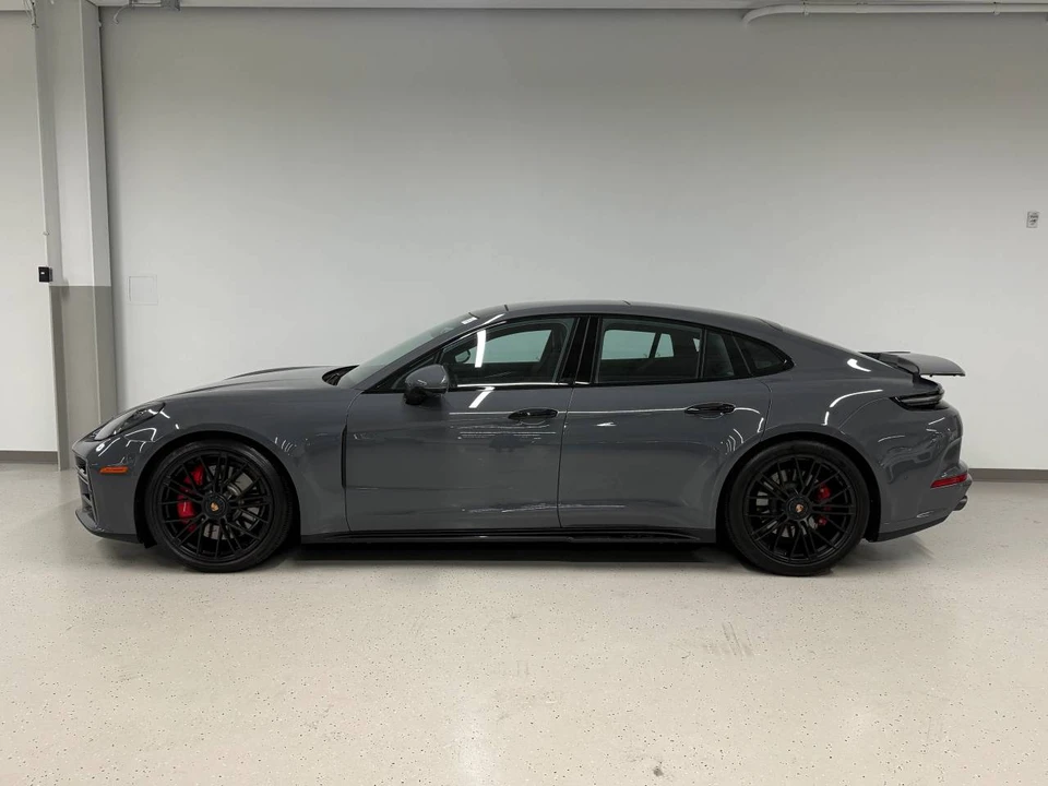 2025 Porsche 976 Panamera - Image 2 of 5
