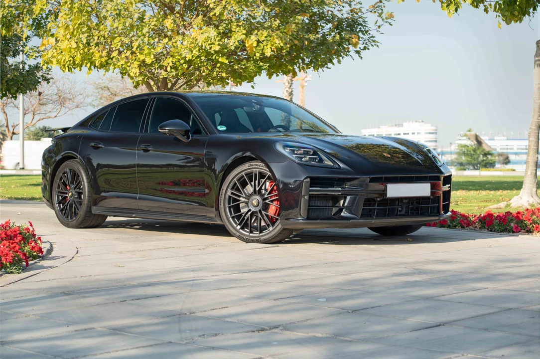 2025 Porsche Panamera - Image 17 of 31