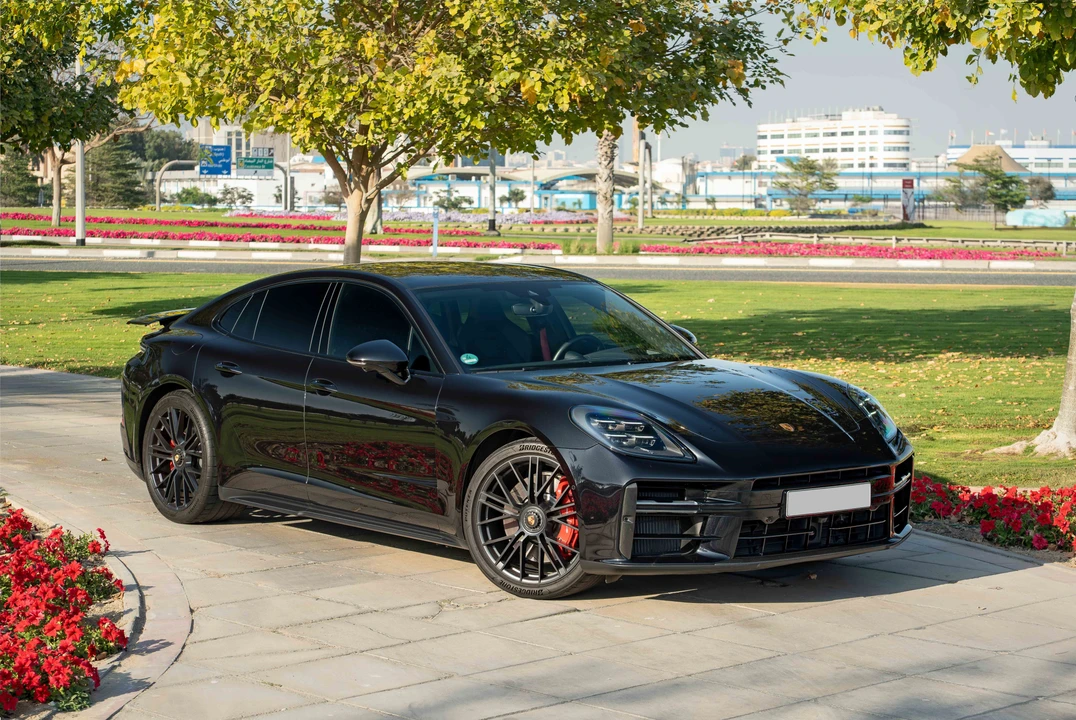 2025 Porsche Panamera - Image 18 of 31