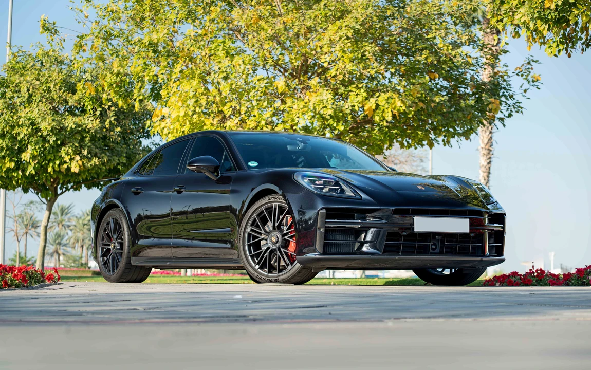 2025 Porsche Panamera - Image 19 of 31