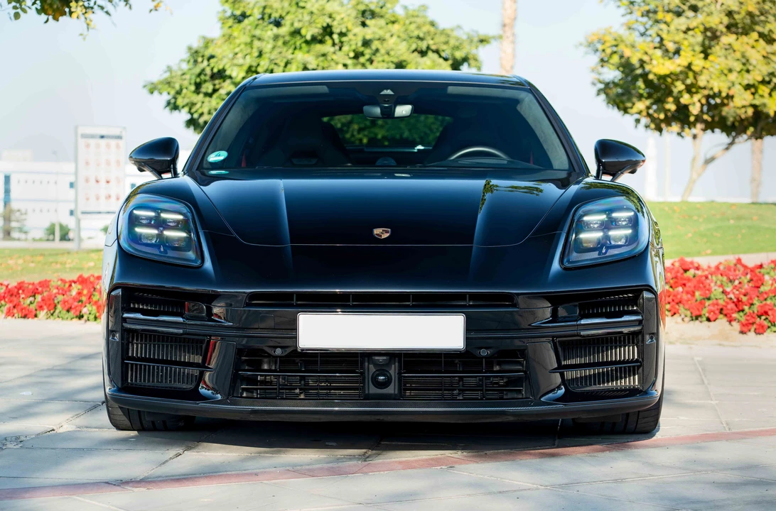 2025 Porsche Panamera - Image 8 of 31