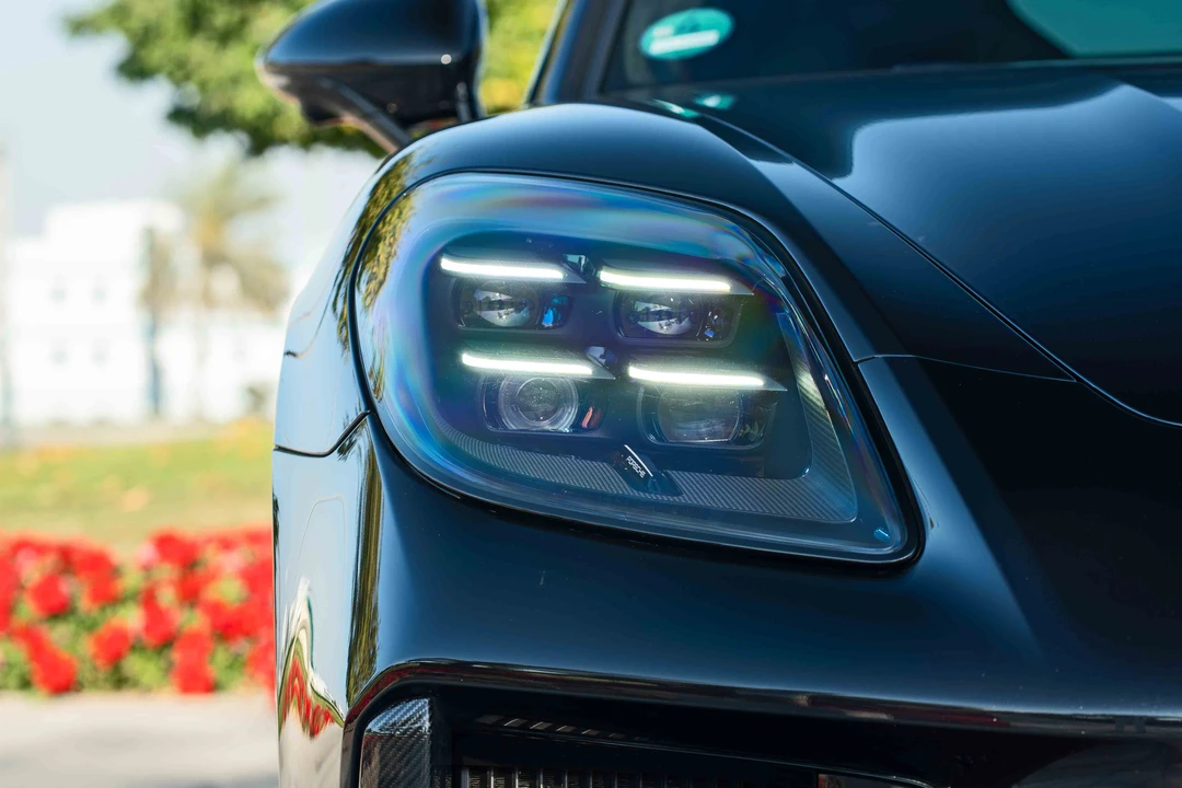 2025 Porsche Panamera - Image 26 of 31