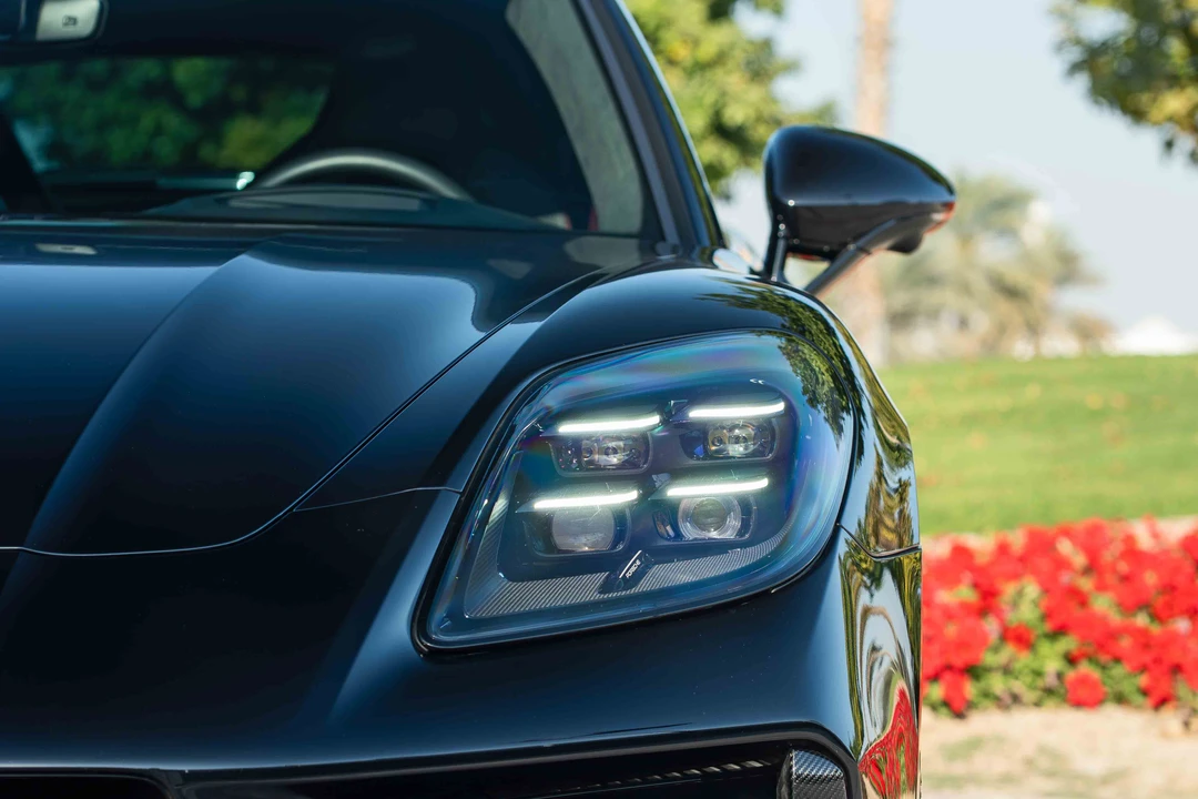 2025 Porsche Panamera - Image 27 of 31