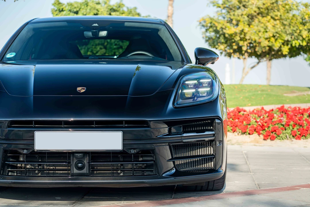 2025 Porsche Panamera - Image 29 of 31