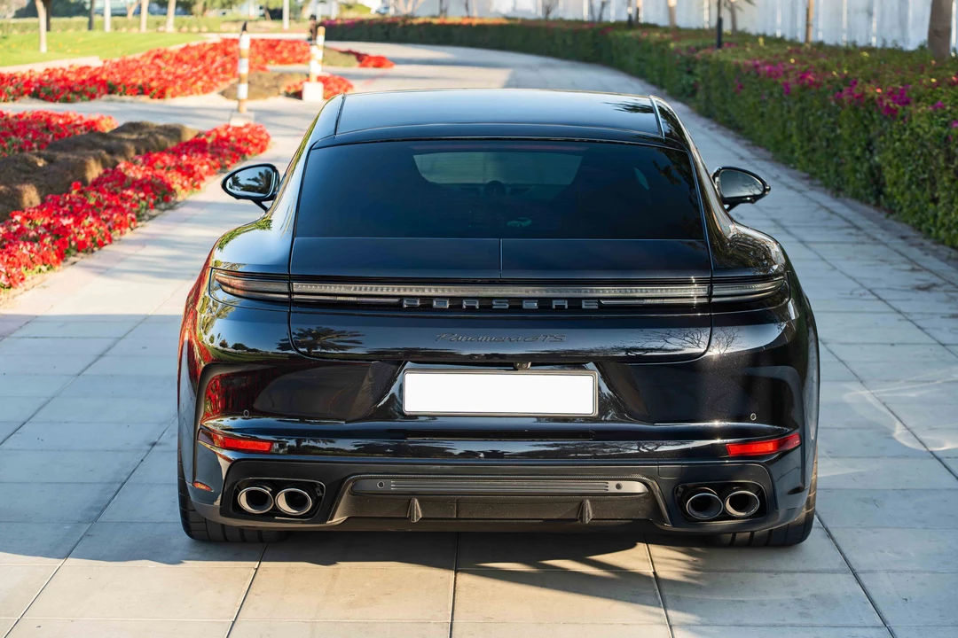 2025 Porsche Panamera - Image 25 of 31