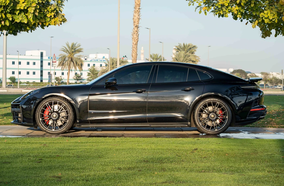2025 Porsche Panamera - Image 7 of 31