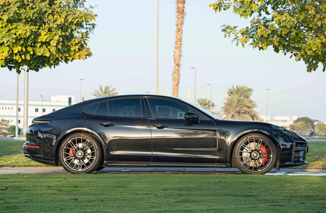 2025 Porsche Panamera - Image 4 of 31