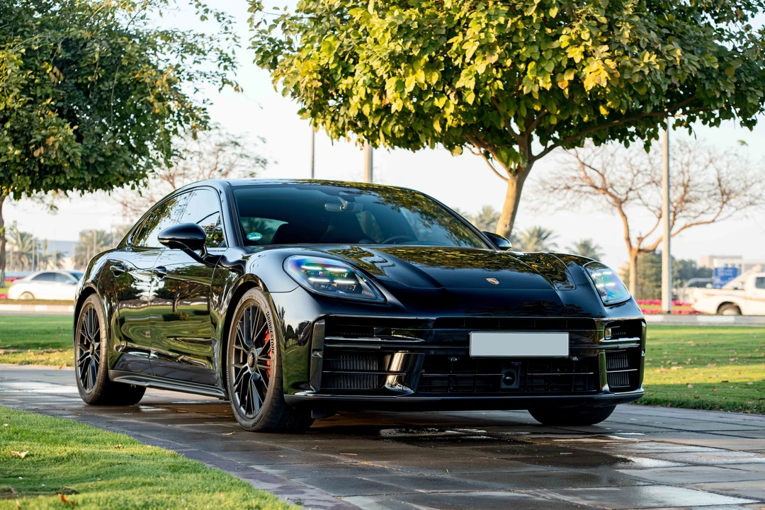 2025 Porsche Panamera - Image 13 of 31