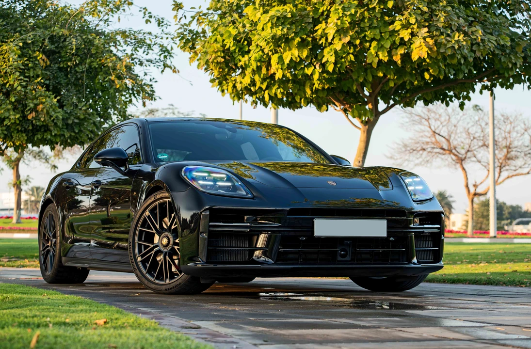 2025 Porsche Panamera - Image 14 of 31