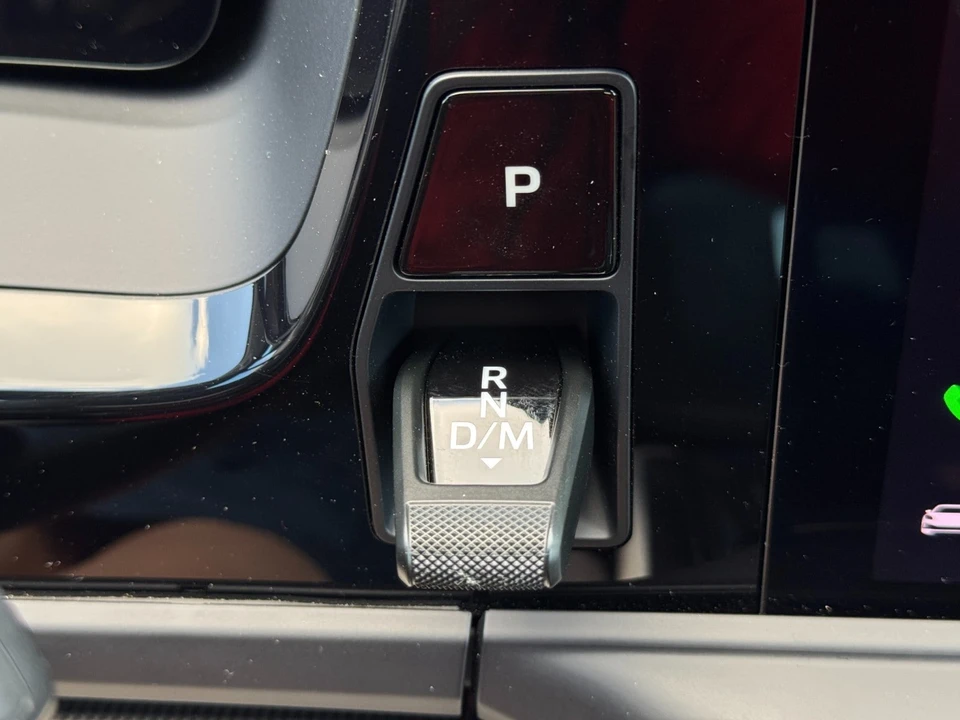 2025 Porsche Panamera - Image 24 of 31