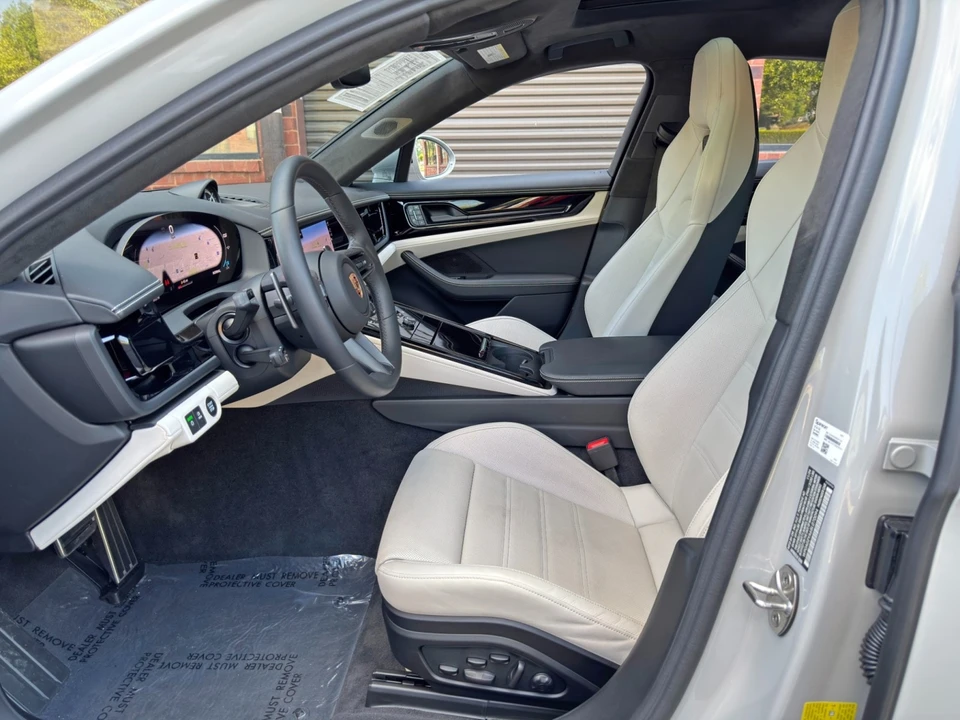 2025 Porsche Panamera - Image 17 of 31
