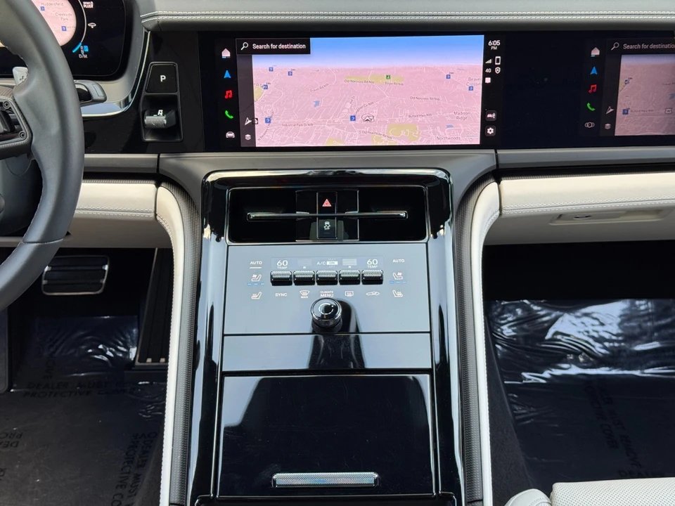 2025 Porsche Panamera - Image 25 of 31