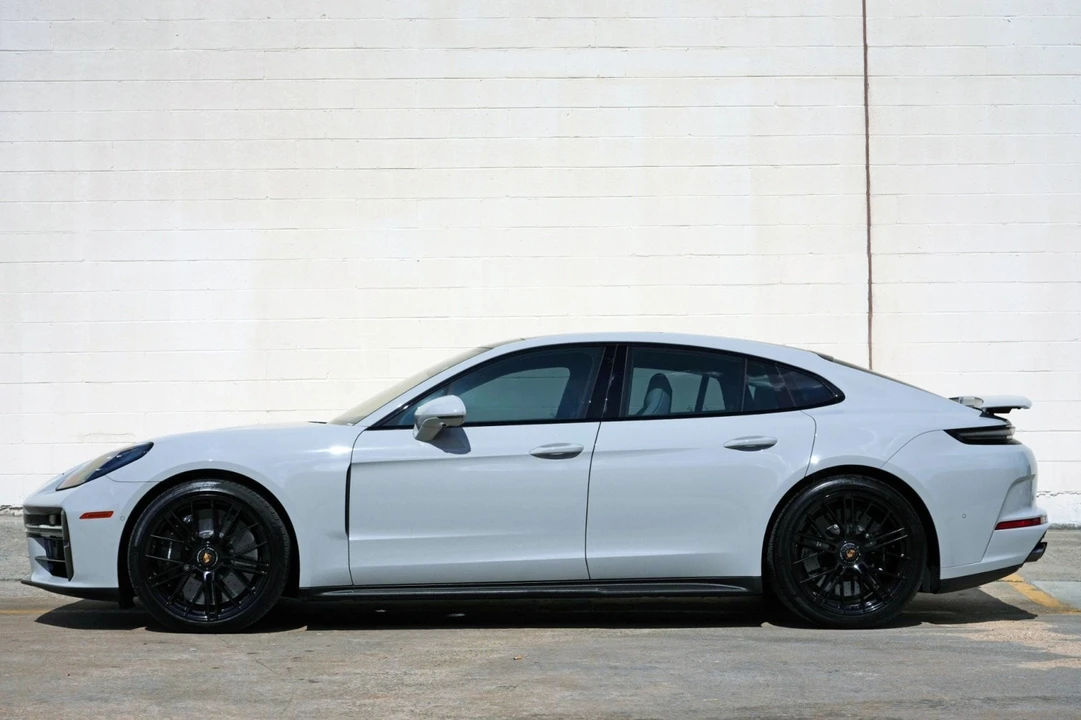 2025 Porsche Panamera - Image 9 of 31