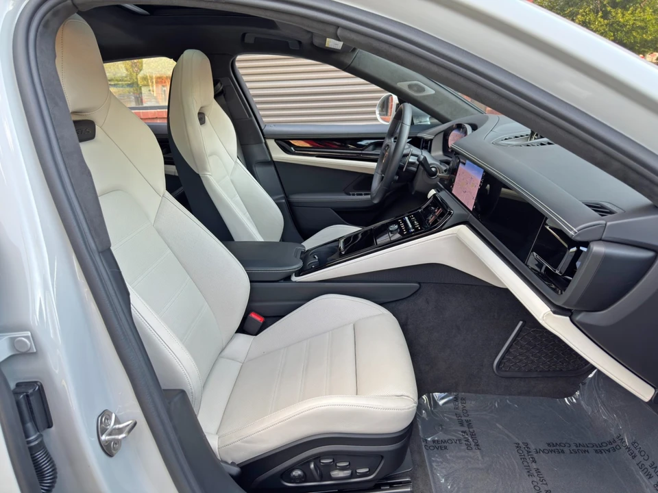 2025 Porsche Panamera - Image 16 of 31