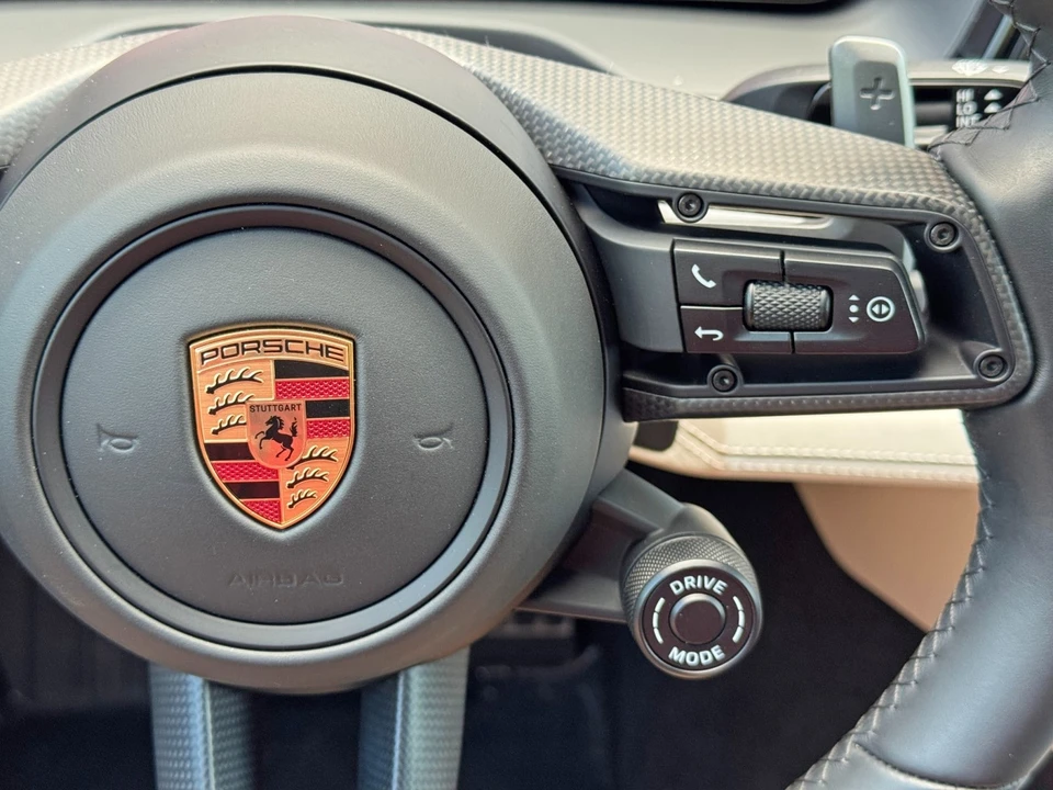 2025 Porsche Panamera - Image 23 of 31