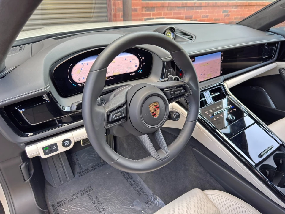 2025 Porsche Panamera - Image 14 of 31