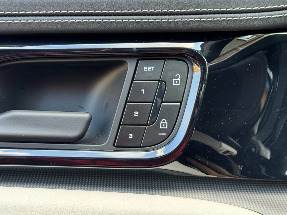 2025 Porsche Panamera - Image 18 of 31