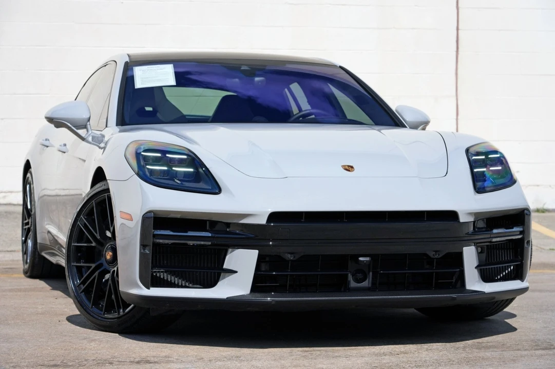 2025 Porsche Panamera - Image 4 of 31