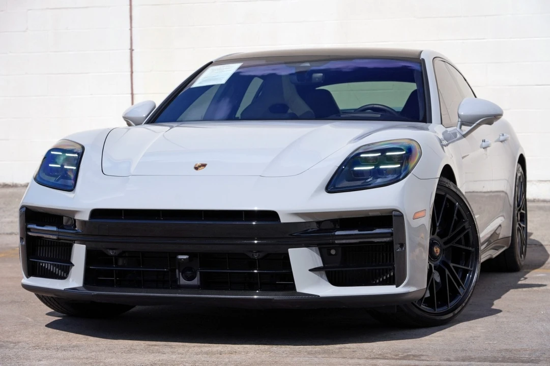 2025 Porsche Panamera - Image 3 of 31