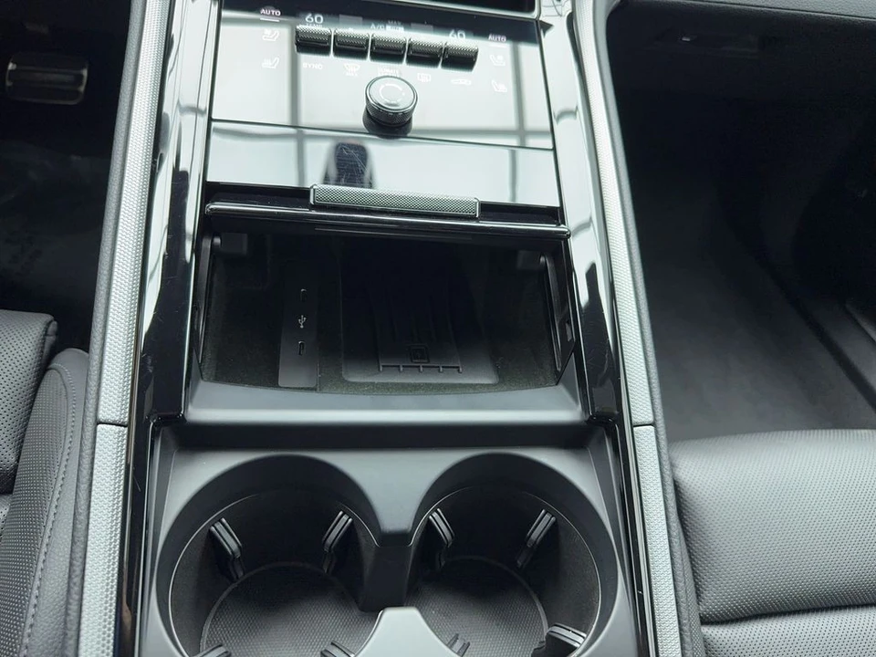2025 Porsche 976 Panamera - Image 27 of 31