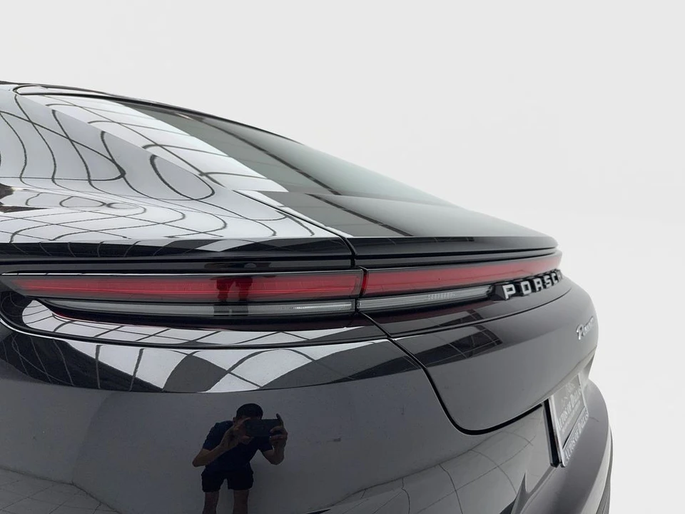 2025 Porsche 976 Panamera - Image 9 of 31