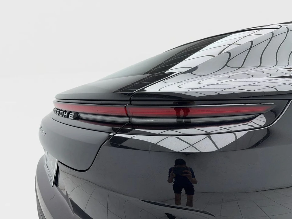 2025 Porsche 976 Panamera - Image 7 of 31