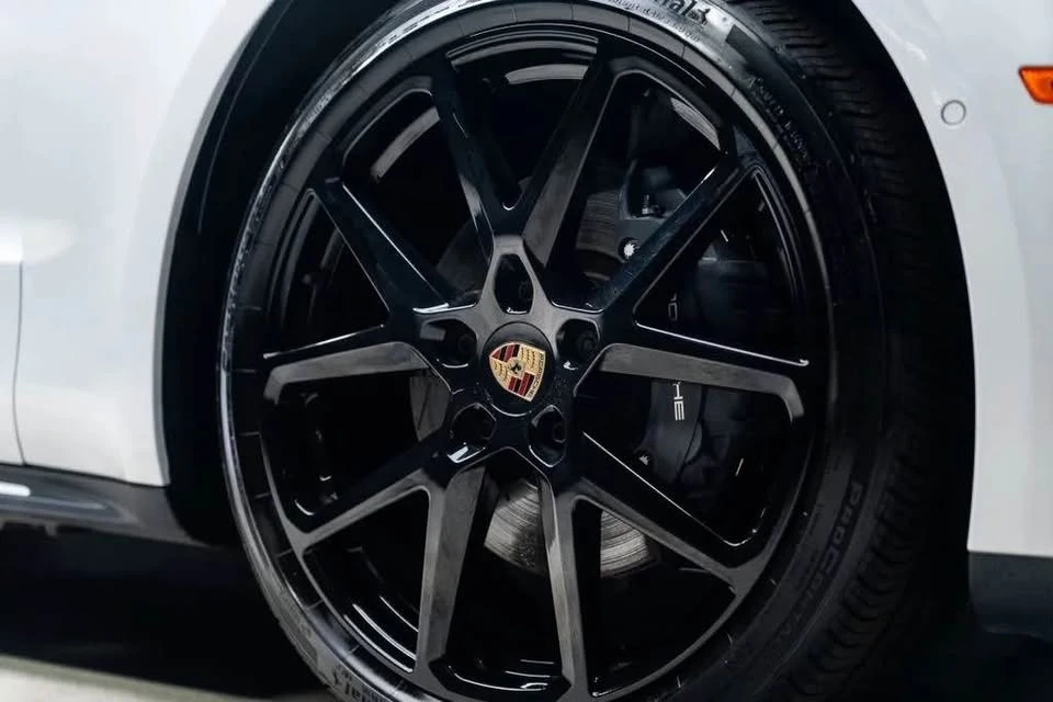 2025 Porsche 976 Panamera - Image 4 of 7