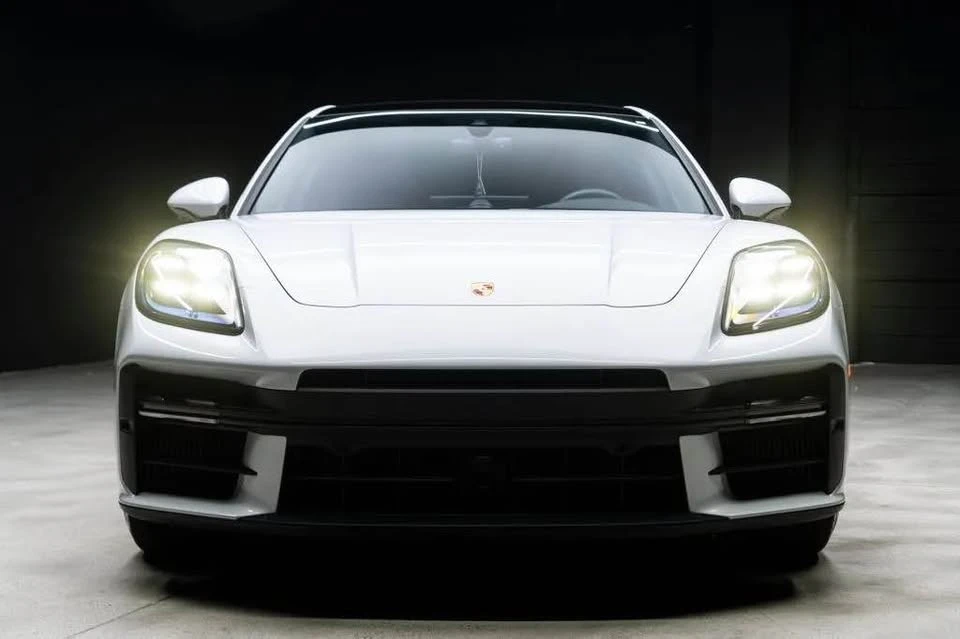 2025 Porsche 976 Panamera - Image 2 of 7