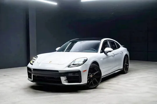 2025 Porsche Panamera 4
