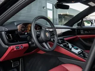 2025 Porsche 976 Panamera - Image 4 of 4