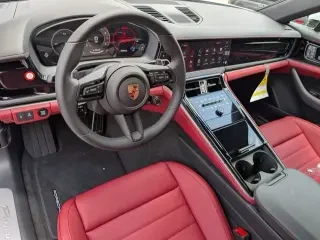 2025 Porsche 976 Panamera - Image 4 of 4
