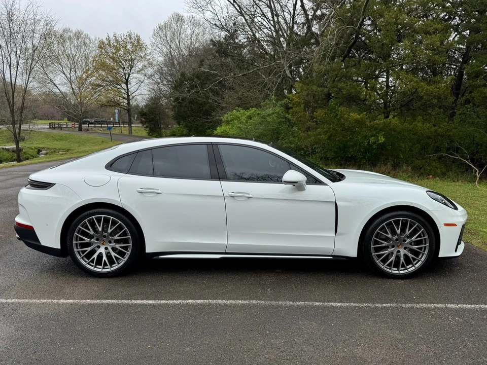 2025 Porsche 976 Panamera - Image 8 of 21