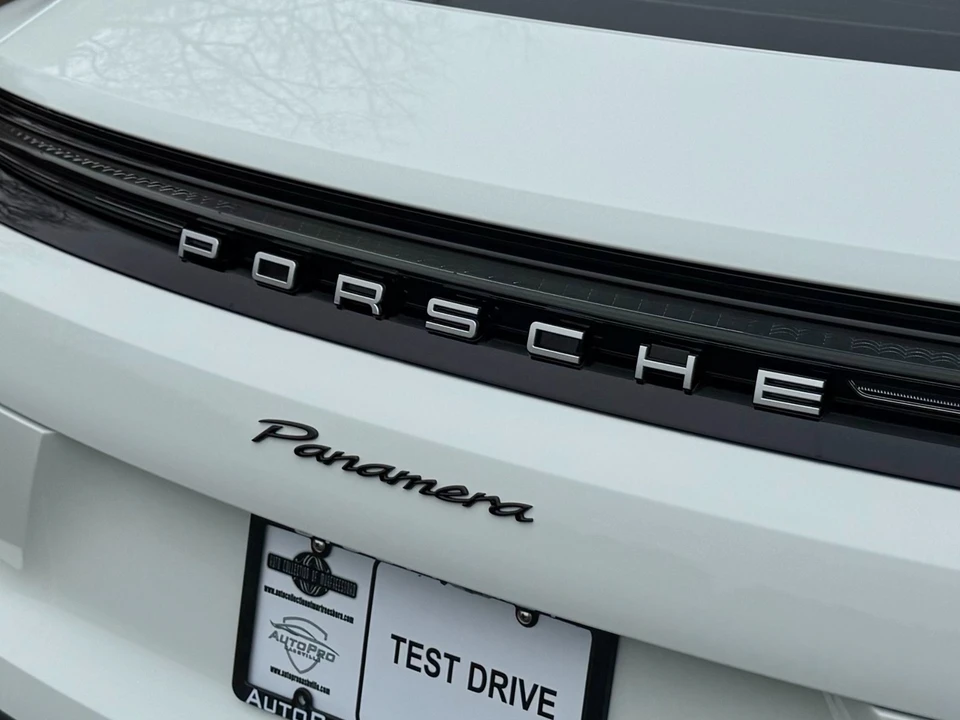 2025 Porsche 976 Panamera - Image 18 of 21