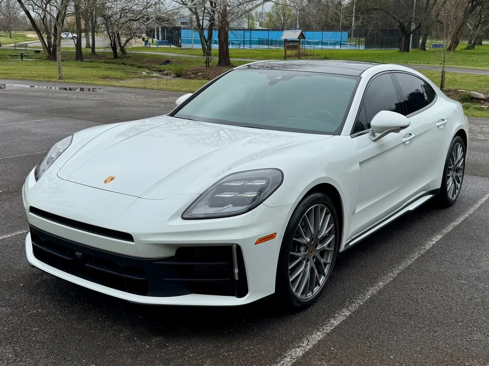 2025 Porsche 976 Panamera - Image 2 of 21