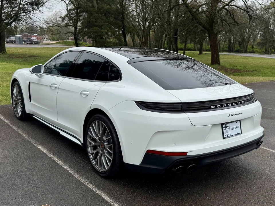 2025 Porsche 976 Panamera - Image 4 of 12