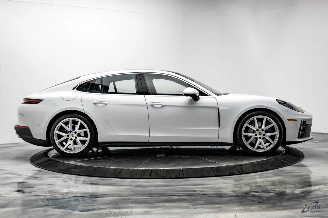 2025 Porsche 976 Panamera - Image 18 of 21