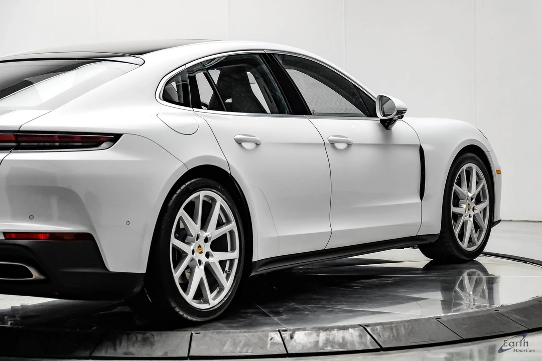 2025 Porsche 976 Panamera - Image 17 of 21