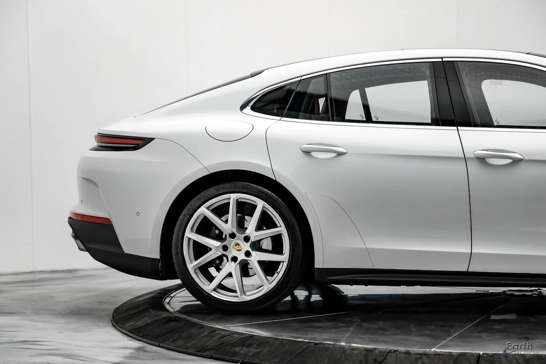 2025 Porsche 976 Panamera - Image 19 of 21