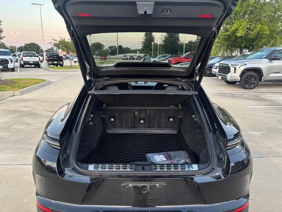 2025 Porsche 976 Panamera - Image 6 of 17
