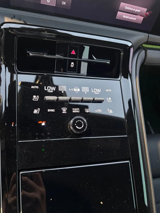 2025 Porsche 976 Panamera - Image 16 of 17